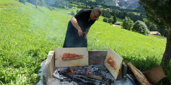 Lachszubereitung wie die Finnen - Restaurant Kreuz Grindelwald