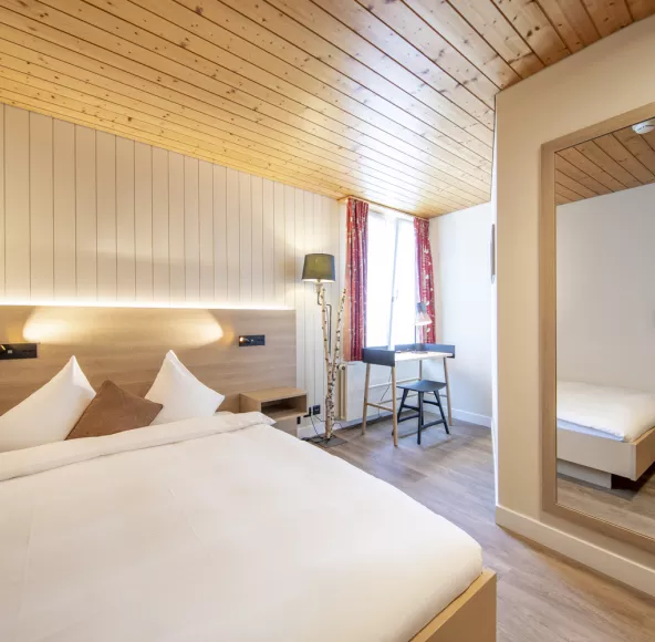 5_ APT Room 1
