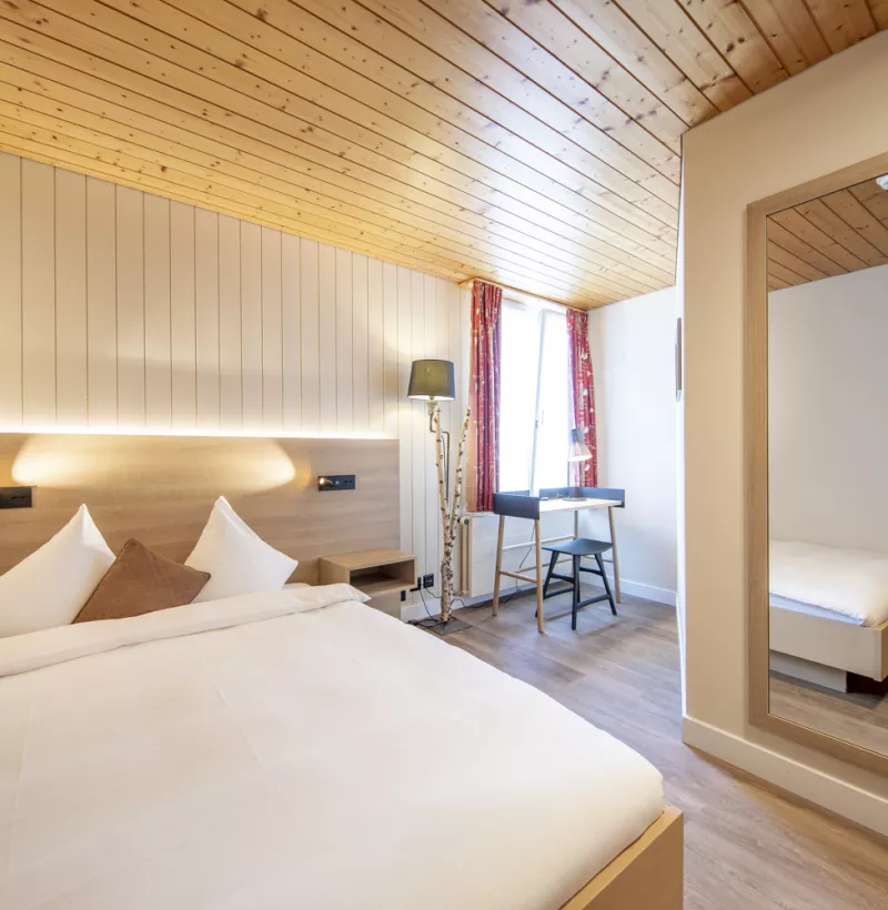 5_ APT Room 1