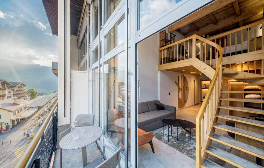 <p>Ihr Stück alpines Paradies!<br>Die Panoramic Suite mit Blick auf den Eiger bietet 60 m² luxuriösen, zweigeschossigen Raum.<br>Hier werden Sie garantiert den Blick auf die Eigernordwand genießen<br> </p>
