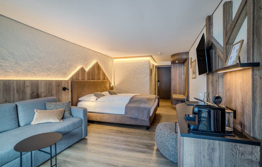 <p>Standard-Doppelzimmer ohne Balkon oder Superior-Doppelzimmer mit Balkon und Blick auf die berühmte Eigernordwand.</p>