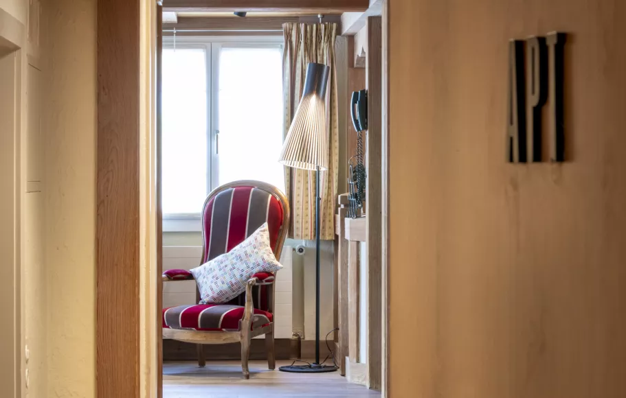9.2_APT entrance