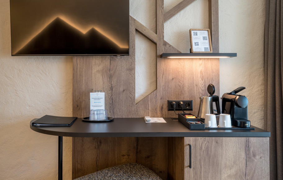 <p>Standard-Doppelzimmer ohne Balkon oder Superior-Doppelzimmer mit Balkon und Blick auf die berühmte Eigernordwand.</p>