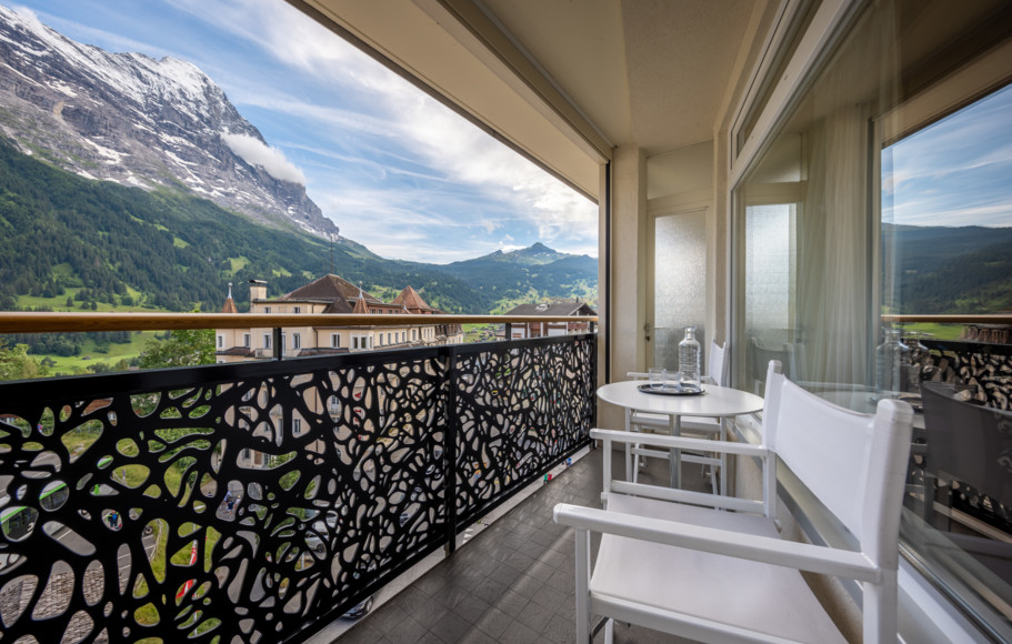<p>Standard-Doppelzimmer ohne Balkon oder Superior-Doppelzimmer mit Balkon und Blick auf die berühmte Eigernordwand.</p>