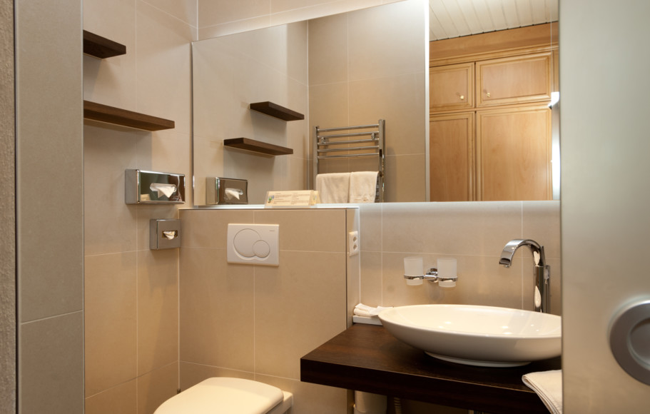 <p>Standard-Doppelzimmer ohne Balkon oder Superior-Doppelzimmer mit Balkon und Blick auf die berühmte Eigernordwand.</p>