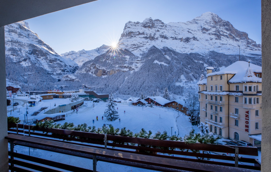 <p>Standard-Doppelzimmer ohne Balkon oder Superior-Doppelzimmer mit Balkon und Blick auf die berühmte Eigernordwand.</p>