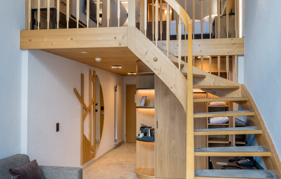 <p>Ihr Stück alpines Paradies!<br>Die Panoramic Suite mit Blick auf den Eiger bietet 60 m² luxuriösen, zweigeschossigen Raum.<br>Hier werden Sie garantiert den Blick auf die Eigernordwand genießen<br> </p>