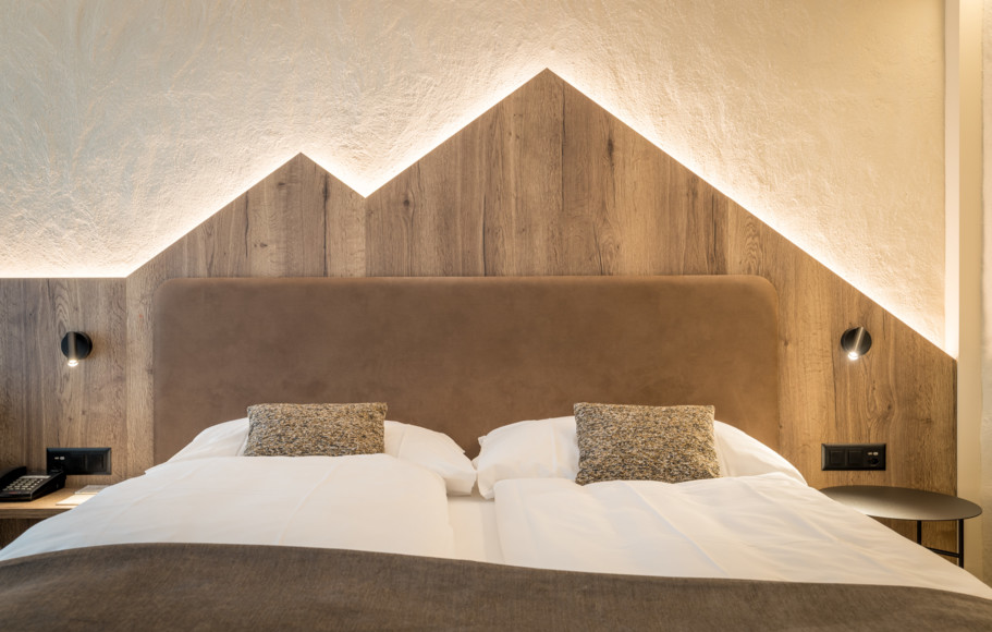 <p>Standard-Doppelzimmer ohne Balkon oder Superior-Doppelzimmer mit Balkon und Blick auf die berühmte Eigernordwand.</p>